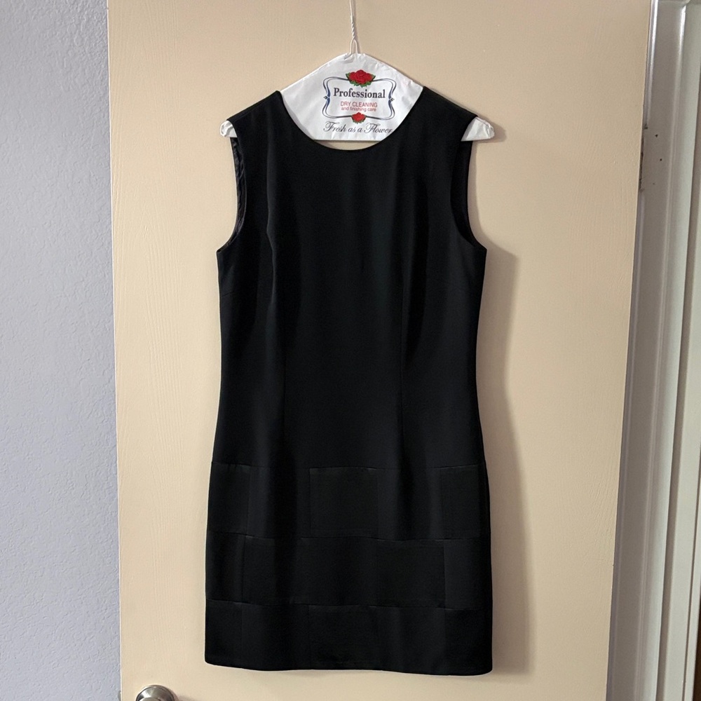 Chic Black Sleeveless Mini Dress